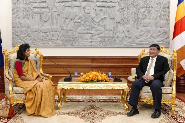 គោលបំណងរបស់យើងគឺរៀបចំផែនការប្រើប្រាសដី ដើម្បីបង្កើតរបៀងសេដ្ឋកិច្ចនៅកម្ពុជា ផ្អែក​លើធនធាន​ដែល​យើង​មាន​ឱ្យស្របតាម​ចរន្ត​​នៃ​ការរីក​ចម្រើន​របស់​ពិភព​លោក