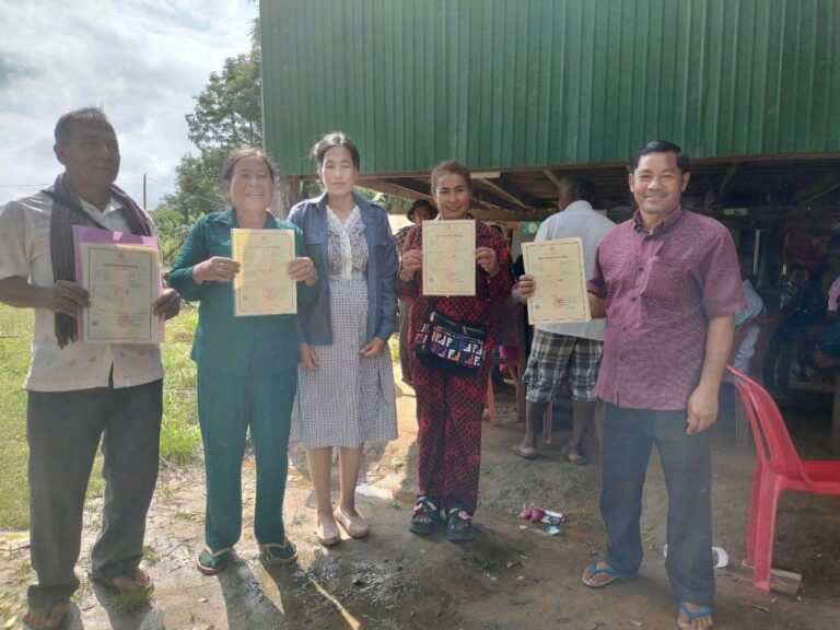 វិញ្ញាបនបត្រសម្គាល់ម្ចាស់អចលនវត្ថុ ចំនួន ៩៣១ បណ្ណ​ បានជូនដល់ប្រជាពលរដ្ឋនៅខេត្តពោធិ៍សាត់​