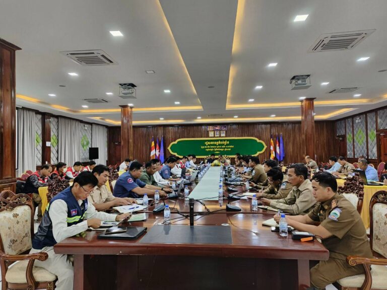 កិច្ចប្រជុំពិនិត្យ និងតាមដានវឌ្ឍនភាពលើការងារចុះបញ្ជីដីបង្ហើយនៅក្នុងភូមិសាស្ត្រខេត្តកំពង់ឆ្នាំង