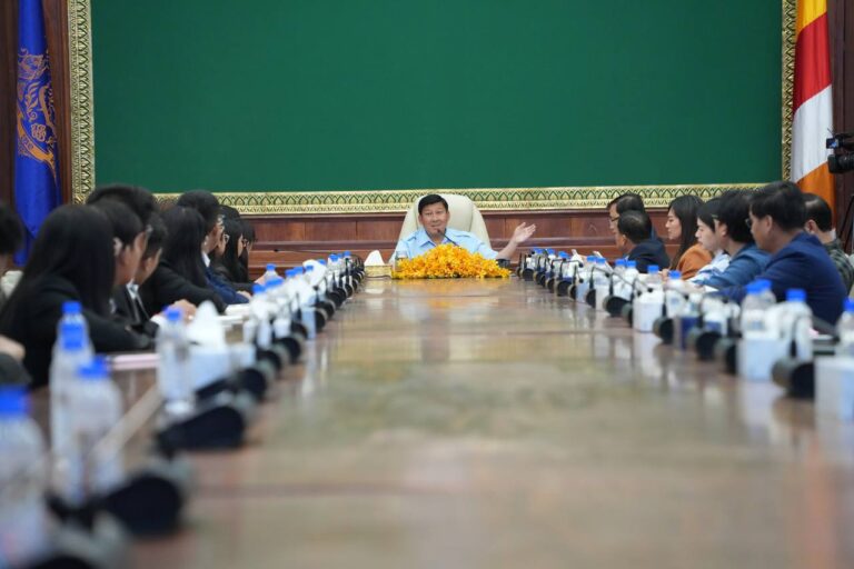ប្អូនៗទាំងអស់គ្នា ត្រូវចូលរួមកសាងសហសម័យកម្ពុជាជាមួយគ្នា ជាសម័យដែលសង្គមកម្ពុជាមានអរិយធម៌ វប្បធម៌ ទំនៀមទំលាប់ និងមានភាពជឿជាក់លើខ្លួនឯង ហើយយកឱកាសនេះរៀនស្គាល់ពីគេ និងប្រព័ន្ធនយោបាយរបស់ពិភពលោក និងចេះទាញប្រយោជន៍ពីនោះ ដើម្បីកសាងខ្លួននិងគ្រួសារ និងអភិវឌ្ឍកម្ពុជាមាតុភូមិយើងឱ្យកាន់តែរីកចម្រើន