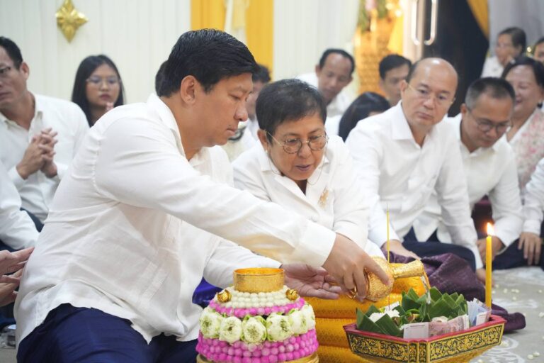 រាជរដ្ឋាភិបាលកម្ពុជា ប្រារព្ធពិធីរាប់បាត្រ បង្សុកូល ឧទ្ទិសកុសលដល់ដួងវិញ្ញាណក្ខន្ធអ្នកស្លាប់នៅ​សារមន្ទីរ​ឧក្រិដ្ឋកម្ម​ប្រល័យពូជសាសន៍​ទួលស្លែង​ ក្នុង​ឱកាស​បុណ្យកាន់បិណ្ឌ​ និងភ្ជុំបិណ្ឌ