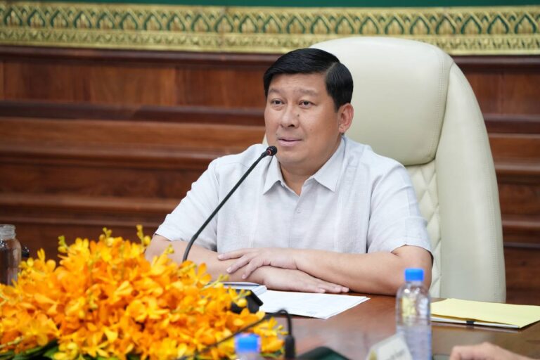 ប្អូនៗទាំងអស់គ្នា ត្រូវយកឱកាសនេះរៀនស្គាល់ពីគេ និងប្រព័ន្ធនយោបាយនិងសេដ្ឋកិច្ចរបស់ពិភពលោកនិងខ្លួនឯង និងចេះទាញប្រយោជន៍ពីនោះ ដើម្បីកសាងខ្លួននិងគ្រួសារ និងអភិវឌ្ឍកម្ពុជាមាតុភូមិយើងឱ្យកាន់តែរីកចម្រើន ពិសេសក្នុងកាលៈទេសៈដ៏លំបាកដែលកម្ពុជាកំពុងជួបប្រទះនេះ ក៏ជាពេលវេលាល្អសម្រាប់ឱ្យយើងរៀនរស់ដោយខ្លួនឯង ឯករាជ្យម្ចាស់ការ មានសាមគ្គីភាពផ្ទៃក្នុង រៀបចំស្រុកទេស និងកសាងខឿនសេដ្ឋកិច្ចជាតិកម្ពុជាឱ្យរឹងមាំ ។