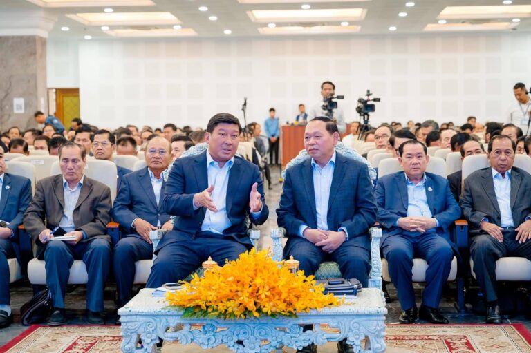 ក្រសួងរៀបចំដែនដី នគរូបនីយកម្ម និងសំណង់ និងក្រសួងអភិវឌ្ឍន៍ជនបទ បានរៀបចំសិក្ខាសាលាពិគ្រោះយោបល់ស្តីពី “ការអភិវឌ្ឍភូមិនៅកម្ពុជា” ដោយផ្តោតលើប្រធានបទ៖១. ការអភិវឌ្ឍភូមិគំរូ២. ការវិភាគ និងធ្វើចំណាត់ថ្នាក់អភិវឌ្ឍន៍ភូមិនៅទូទាំងប្រទេសកម្ពុជា៣. ករណីសិក្សាការអភិវឌ្ឍជនបទនៅកម្ពុជាឱ្យកាន់តែប្រសើរឡើង៤. លំនៅឋានជាមូលដ្ឋាននៃការអភិវឌ្ឍបុរីជនបទ៥. ទស្សនទានឆ្ពោះទៅការរៀបចំបុរីជនបទ