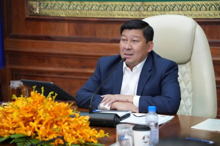 កិច្ចប្រជុំគណៈកម្មាការសុរិយោដីថ្នាក់ជាតិ នាទឺស្តីការក្រសួងរៀបចំដែនដី នគរូបនីយកម្ម និងសំណង់